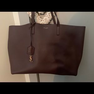 SHOPPING BAG SAINT LAURENT E/W IN SUPPLE LEATHER